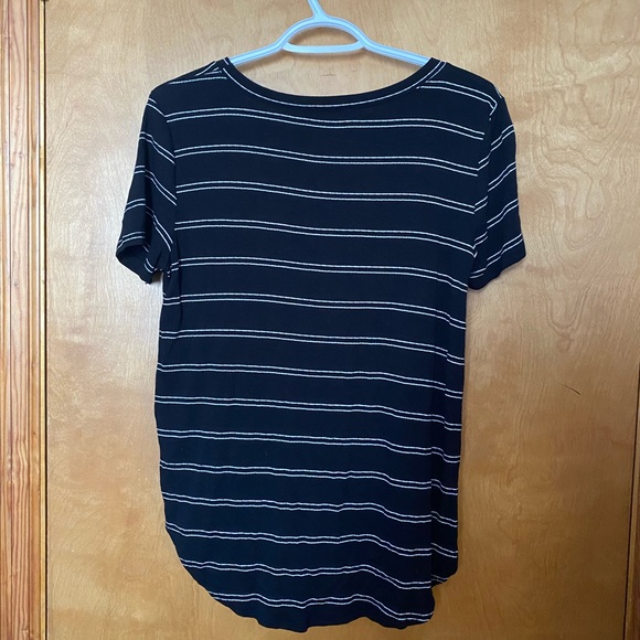 Carly Jean knotted T-shirt - Picture 3 of 3